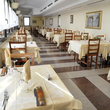Albergo Ristorante Quadrifoglio-3